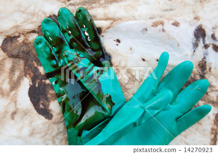 oil spill cleanup on working area. danger for the nature. 14270923