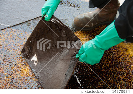 oil spill cleanup on working area. danger for the nature. 14270924