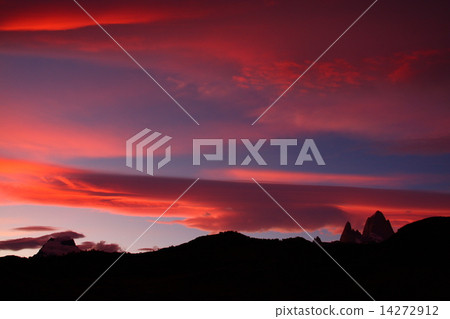 Sunset sky at El · Charten Sunset sky at El · Charten 14272912