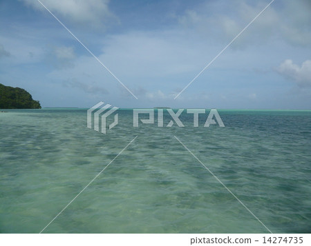 從帕勞/卡爾普島看到的海和無人居住的島嶼 14274735