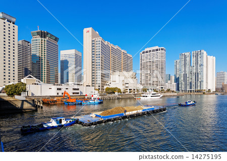 A ship to and from Tennozu Isle A ship to and from Tennozu Isle 14275195