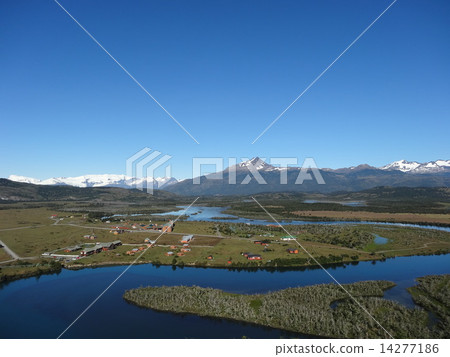 陽光明媚的松樹國家公園 14277186