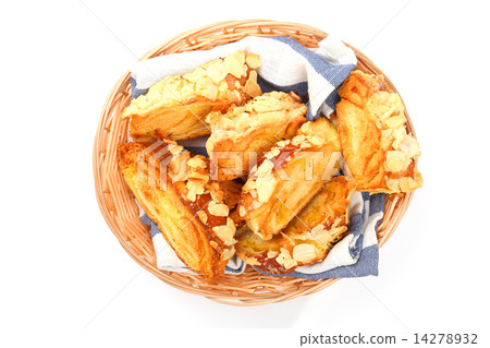 Almond crackers on the plate 14278932