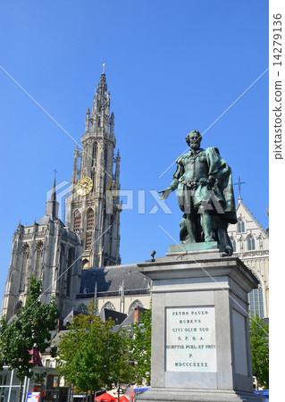 安特衛普魯本斯雕像和巴黎圣母院 安特衛普魯本斯雕像和巴黎圣母院 14279136