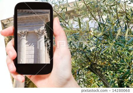tourist taking photo of temple Maison Carree tourist taking photo of temple Maison Carree 14280068