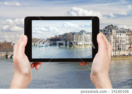 tourist taking photo of Pont Louis-Philippe tourist taking photo of Pont Louis-Philippe 14280106
