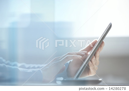 Tablet computer user 14280278