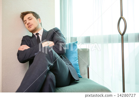 Businessman in the luxury hotel 14280727