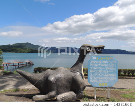 Issue statue and Lake Ikeda 14281668