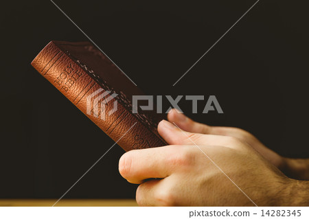 Man praying with his bible 14282345