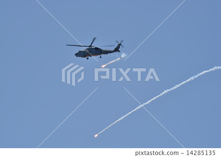 海上自衛隊巡邏直升機SH  -  60K火炬發射 14285135