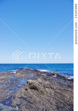 Rock and sea 14285866