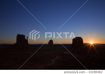 Dawn of Monument Valley 14286462