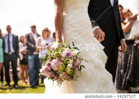 Bride and bridegroom in the wedding 14287527