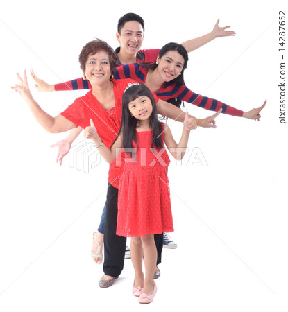 Family,harmony,3 generations 14287652