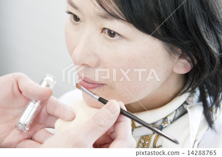 Beauty salon make-up Beauty salon make-up 14288765