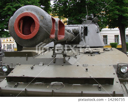 self-propelled artillery howitzer stem close-up self-propelled artillery howitzer stem close-up 14290735
