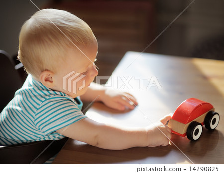 Little boy playing with toy 14290825
