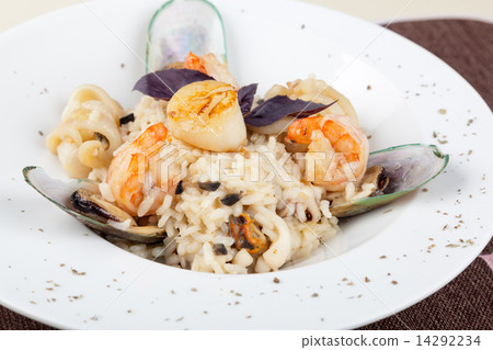 risotto with seafood 14292234