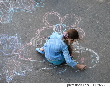 female kids painting picture with chalk female kids painting picture with chalk 14292726