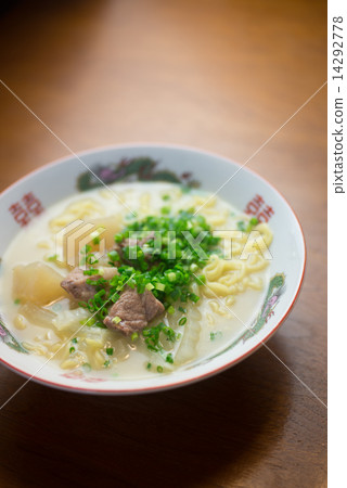 pork bone ramen 14292778