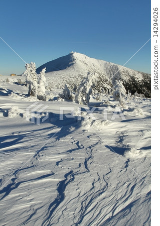 Winter structures with Snezka 14294026