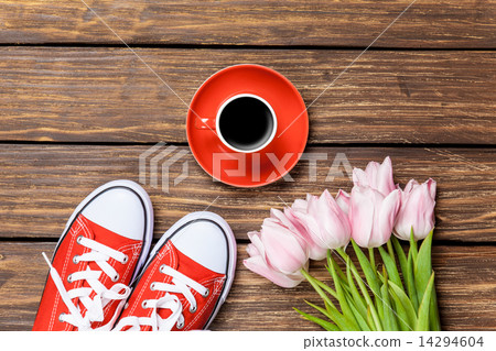 Gumshoes with coffee and tulips 14294604