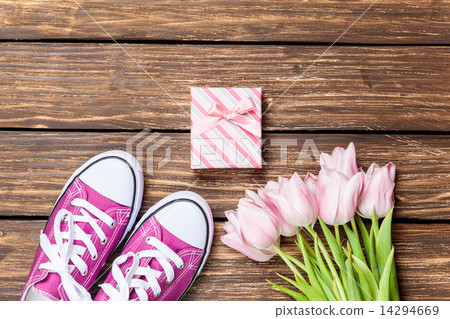 Gumshoes and gift box with tulips 14294669