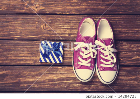 Gumshoes with white shoelaces and gift box 14294725