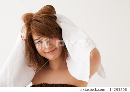 shampoo, just out of the bath, Washing Hair 14295208