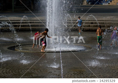 Summer holiday fountain 14295329