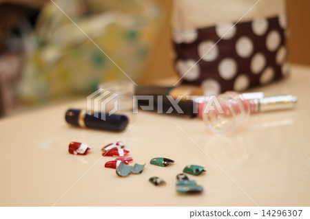 Preparation of nails 14296307