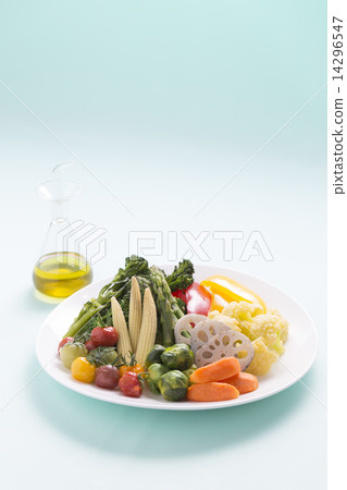 Plate boiled vegetables 14296547