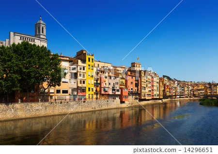 picturesque houses on river bank of Onyar  in Girona 14296651