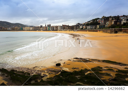 La Concha beach in cloudy autumn day at Donistia La Concha beach in cloudy autumn day at Donistia 14296662