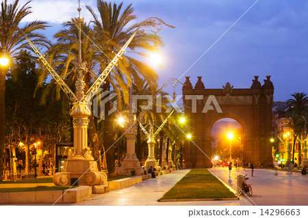 Arc del Triomf in twilight. Barcelona Arc del Triomf in twilight. Barcelona 14296663