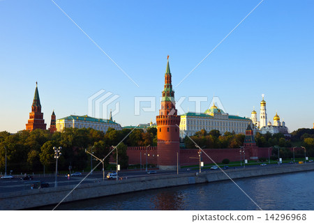 Kind to the Moscow Kremlin Kind to the Moscow Kremlin 14296968