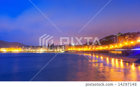 View of La Concha beach in evening at Donistia View of La Concha beach in evening at Donistia 14297148