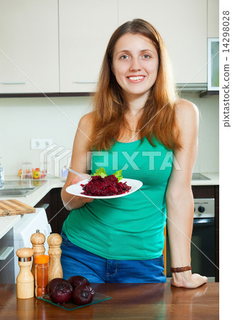 woman eating 14298028