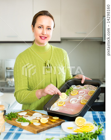 Attractive woman cooking dinner Attractive woman cooking dinner 14298160