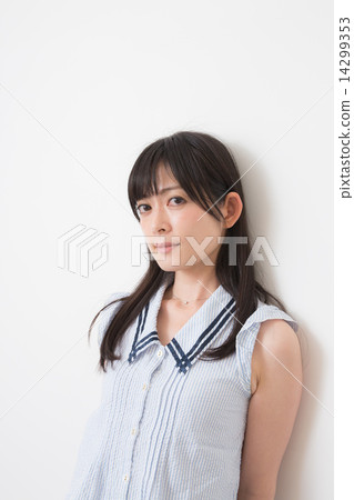 A woman in his tw A woman in his tw 14299353