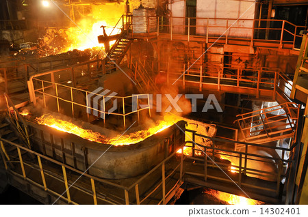 pouring molten steel 14302401