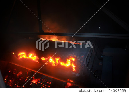 hot ore on conveyor 14302669