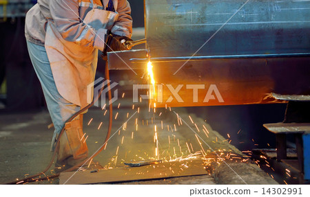 woman and blowtorch 14302991