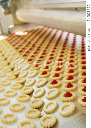 production cookie in factory 14303212