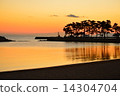 A golden beach 14304704