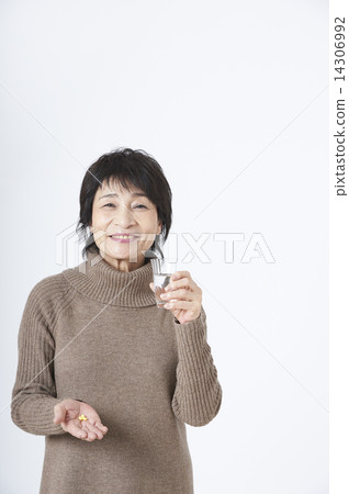 一位大四學生 14306992