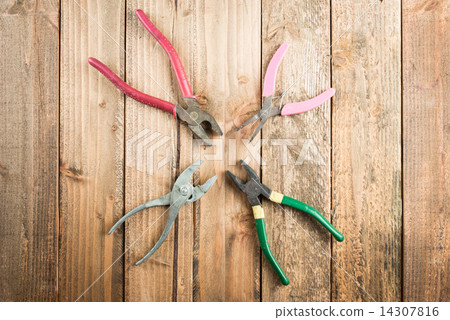 Worn-out tool 14307816