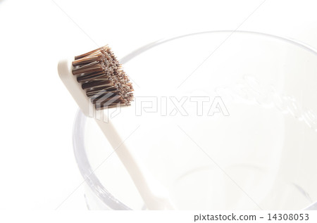 Luxury toothbrush and transparent glass cup 14308053