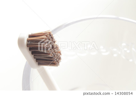 Luxury toothbrush and transparent glass cup 14308054